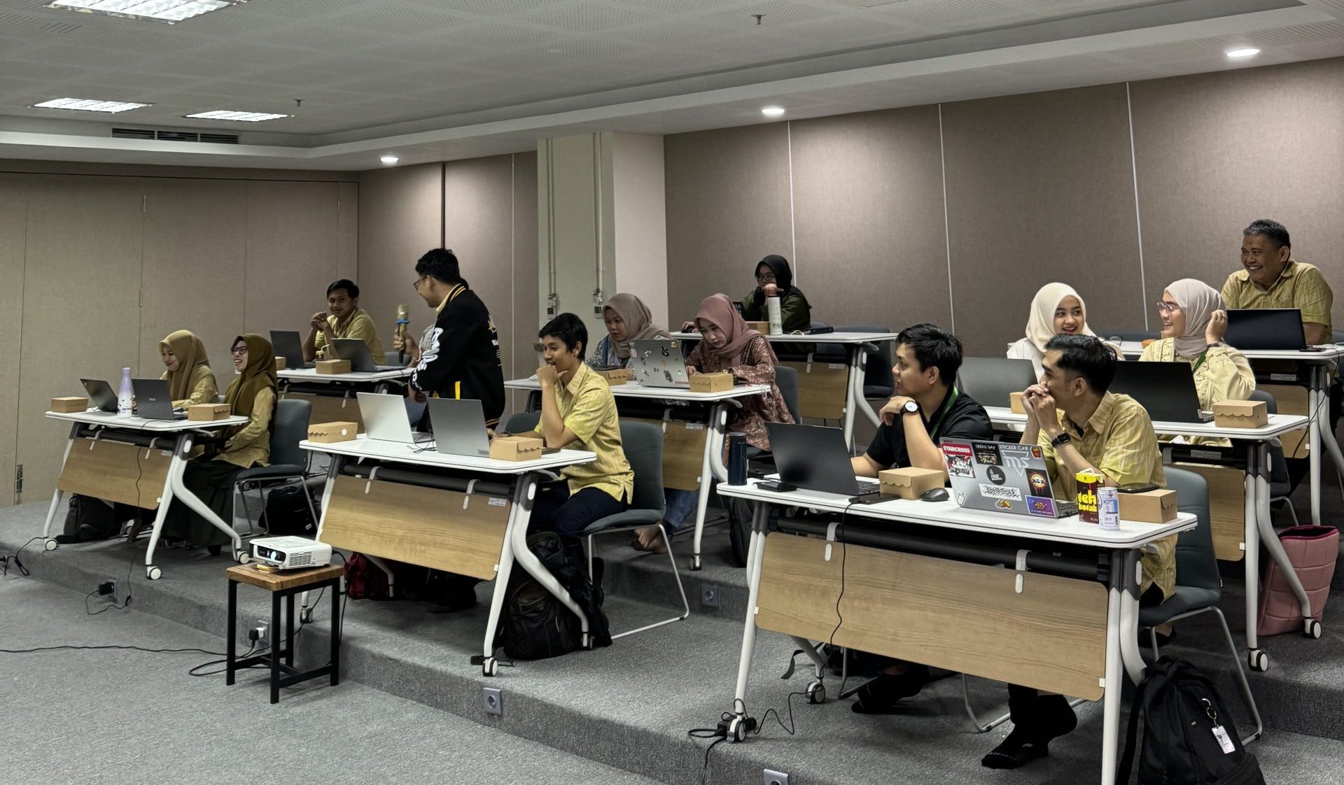 Featured image for “Employee Branding vs Employee Experience: Apa yang Sebenarnya Paling Berpengaruh?”