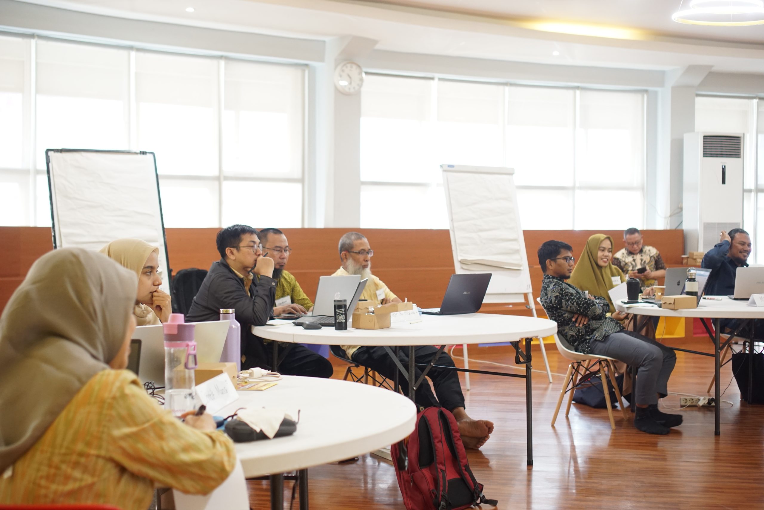 Featured image for “Ketika Target Tercapai, Tapi Hati Tetap Lelah”